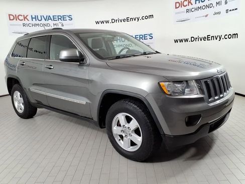 Used 2012 Jeep Grand Cherokee Laredo w/ Laredo E Group AWD/4WD image 3