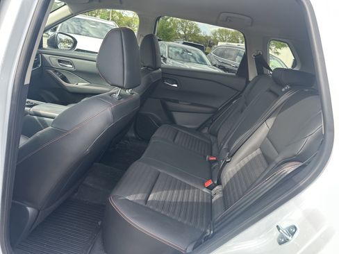 Used 2025 Nissan Rogue SV AWD/4WD image 15
