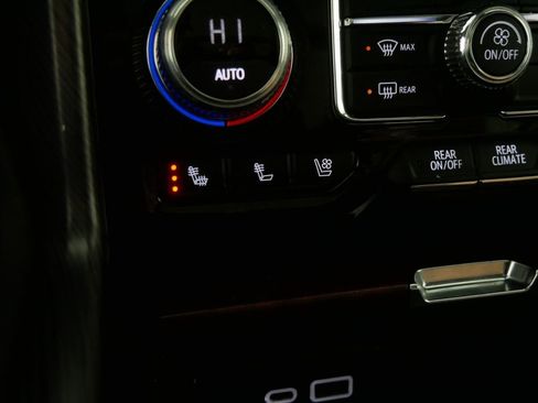 Used 2023 GMC Yukon Denali Ultimate image 31