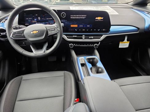 New 2026 Chevrolet Equinox EV LT AWD/4WD image 17
