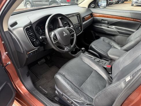 Used 2014 Mitsubishi Outlander SE image 7