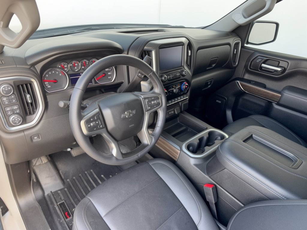 Used 2022 Chevrolet Silverado 1500 RST w/ Convenience Package II AWD/4WD image 4