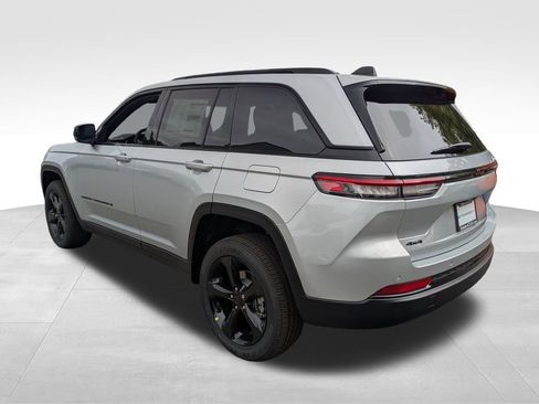 New 2025 Jeep Grand Cherokee Altitude image 5