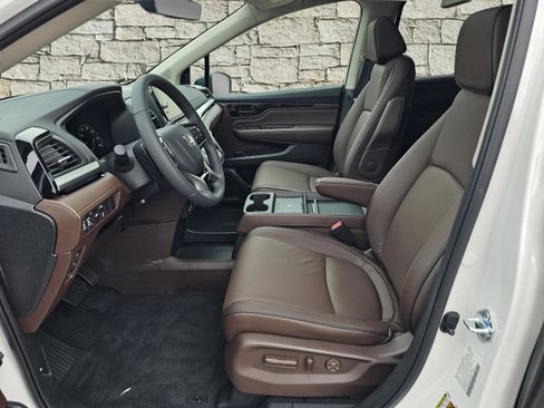 New 2026 Honda Odyssey Touring image 13