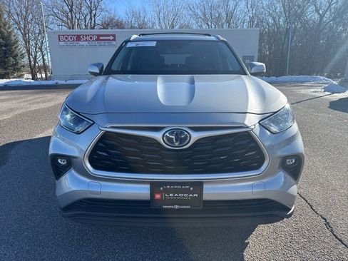 Certified 2022 Toyota Highlander XLE image 4