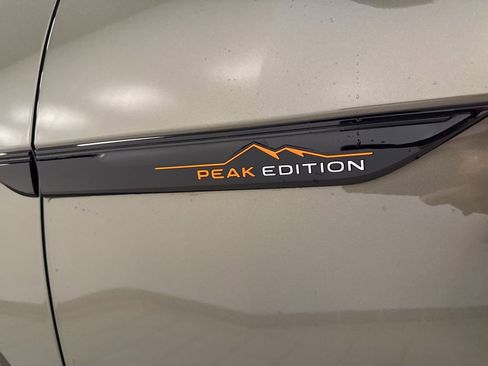 Used 2025 Volkswagen Atlas Peak Edition SE image 31