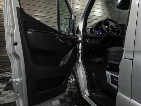Used 2022 Mercedes-Benz Sprinter 3500 image 15
