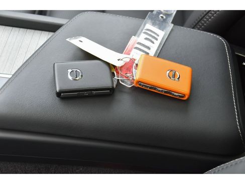 Certified 2025 Volvo XC60 B5 Ultra w/ Protection Package Premier image 40