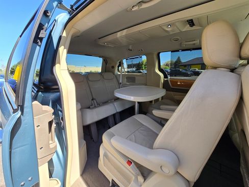 Used 2008 Chrysler Town & Country Limited w/ Trailer Tow Group FWD image 15