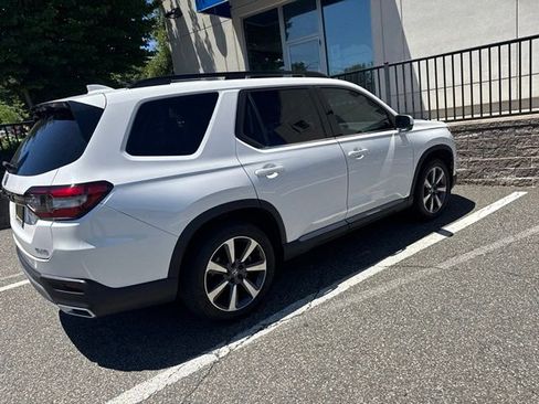 Used 2024 Honda Pilot Elite image 3