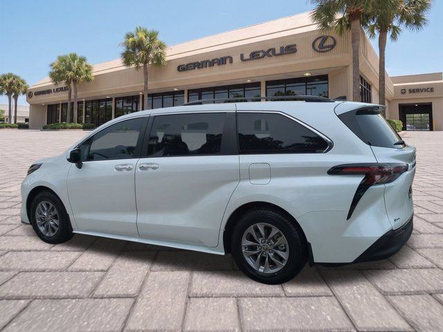 Used 2025 Toyota Sienna XLE w/ XLE Plus Package FWD image 6