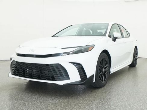 New 2026 Toyota Camry SE FWD image 32