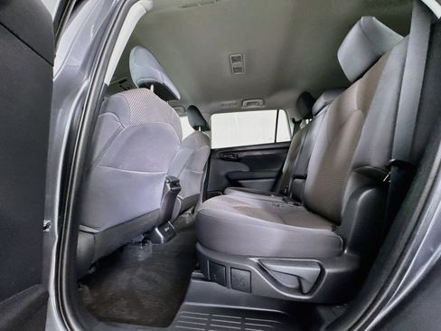 Used 2023 Toyota Highlander LE AWD/4WD image 22