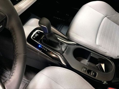 Certified 2025 Toyota Corolla SE FWD image 18