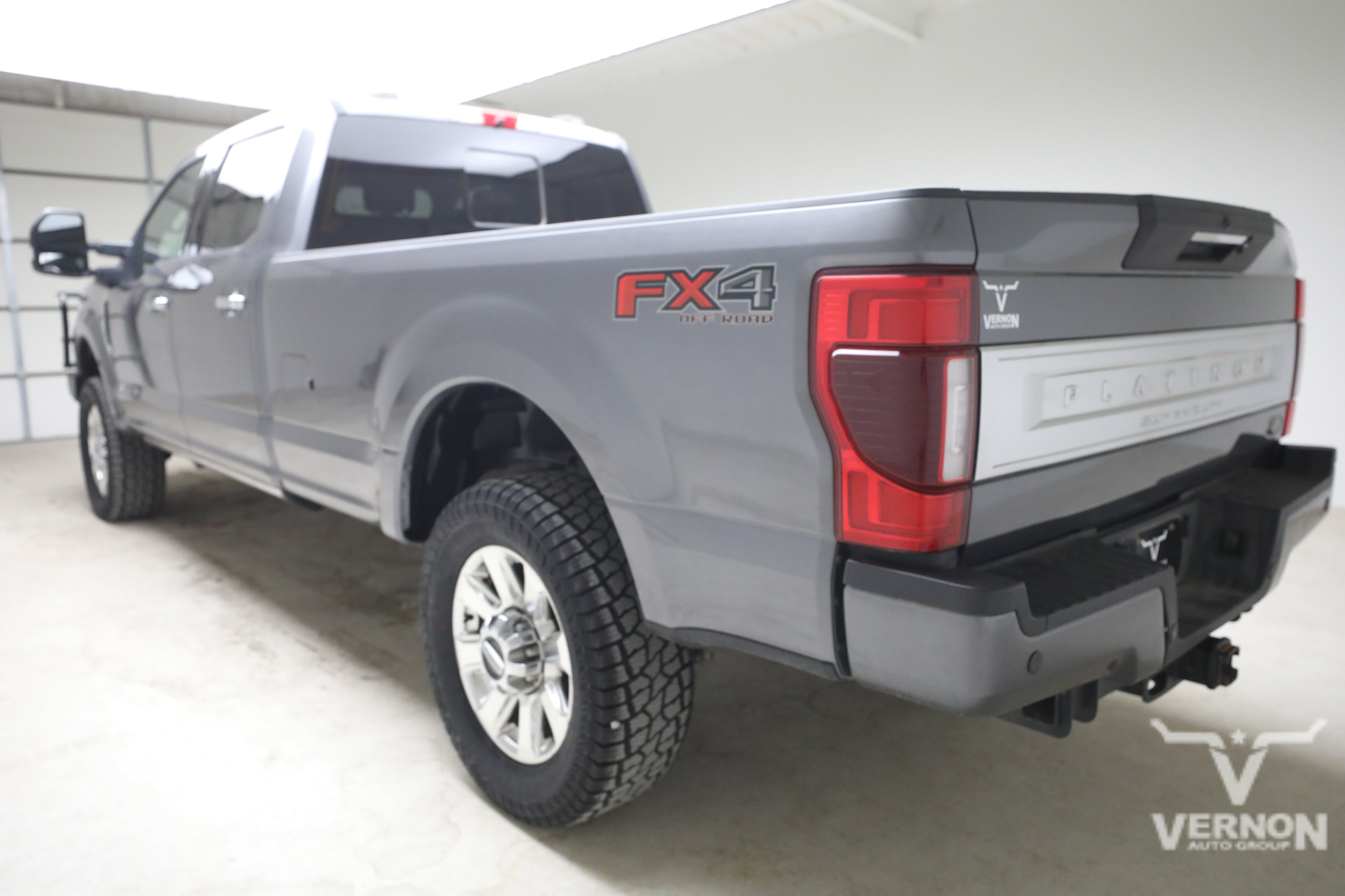 Used 2021 Ford F350 Platinum AWD/4WD image 3
