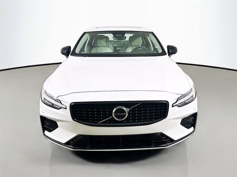 Used 2024 Volvo S60 B5 Plus image 2