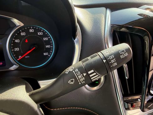 Used 2020 Chevrolet Traverse LT image 33