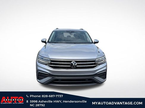 Used 2023 Volkswagen Tiguan SE FWD image 2