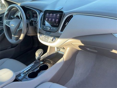 Used 2022 Chevrolet Malibu LT image 18