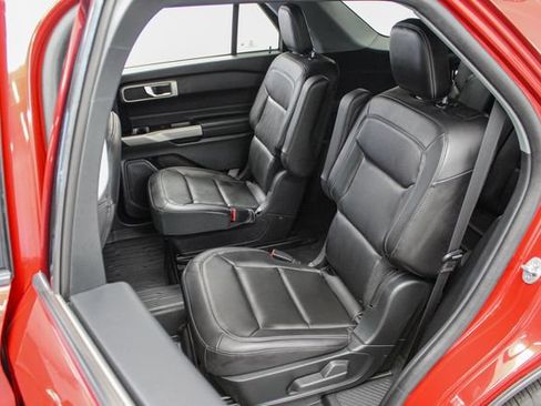 Used 2023 Ford Explorer XLT w/ Equipment Group 202A AWD/4WD image 18