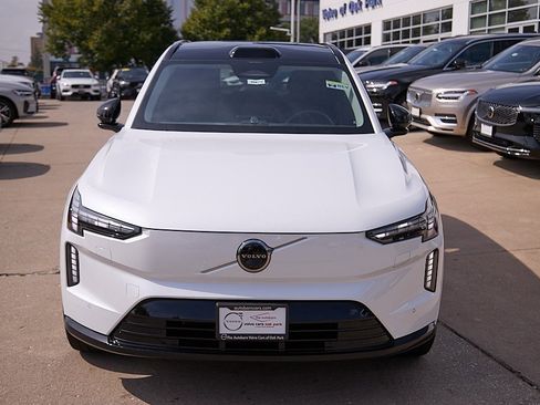 New 2025 Volvo EX90 Ultra image 5