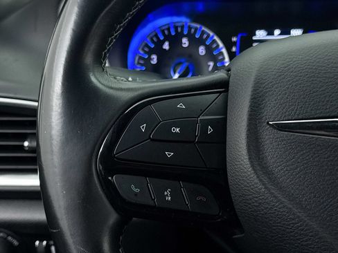 Used 2018 Chrysler Pacifica Touring Plus w/ S Appearance Package FWD image 21