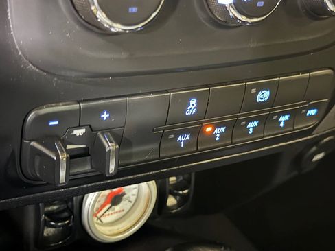Used 2017 RAM 3500 Tradesman w/ Chrome Appearance Group AWD/4WD image 37