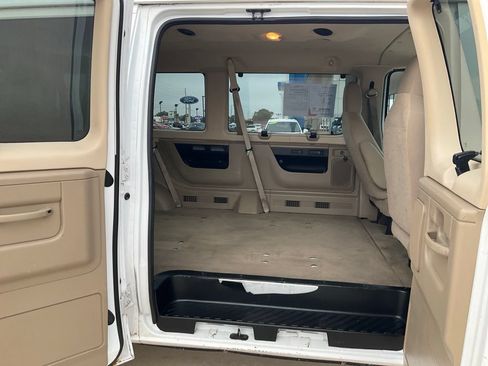 Used 2009 Ford E-350 and Econoline 350 XL RWD image 26