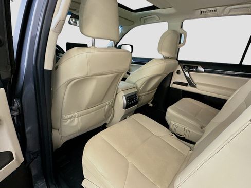 Used 2023 Lexus GX 460 Premium w/ Accessory Package image 29