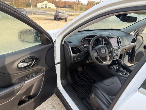 Used 2022 Jeep Cherokee Limited image 11