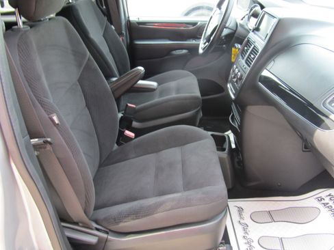 Used 2018 Dodge Grand Caravan SE FWD image 11