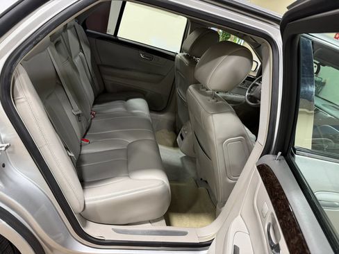 Used 2009 Cadillac DTS w/ Trunk Convenience Package FWD image 32