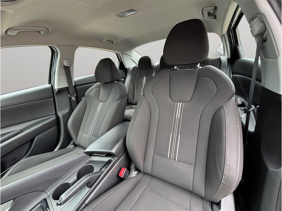 Used 2023 Hyundai Elantra SEL FWD image 17