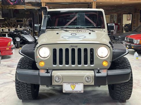 Used 2018 Jeep Wrangler Unlimited Sahara w/ Mopar Chrome Edition Group AWD/4WD image 6