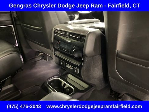 Certified 2024 Jeep Wagoneer Series III AWD/4WD image 40