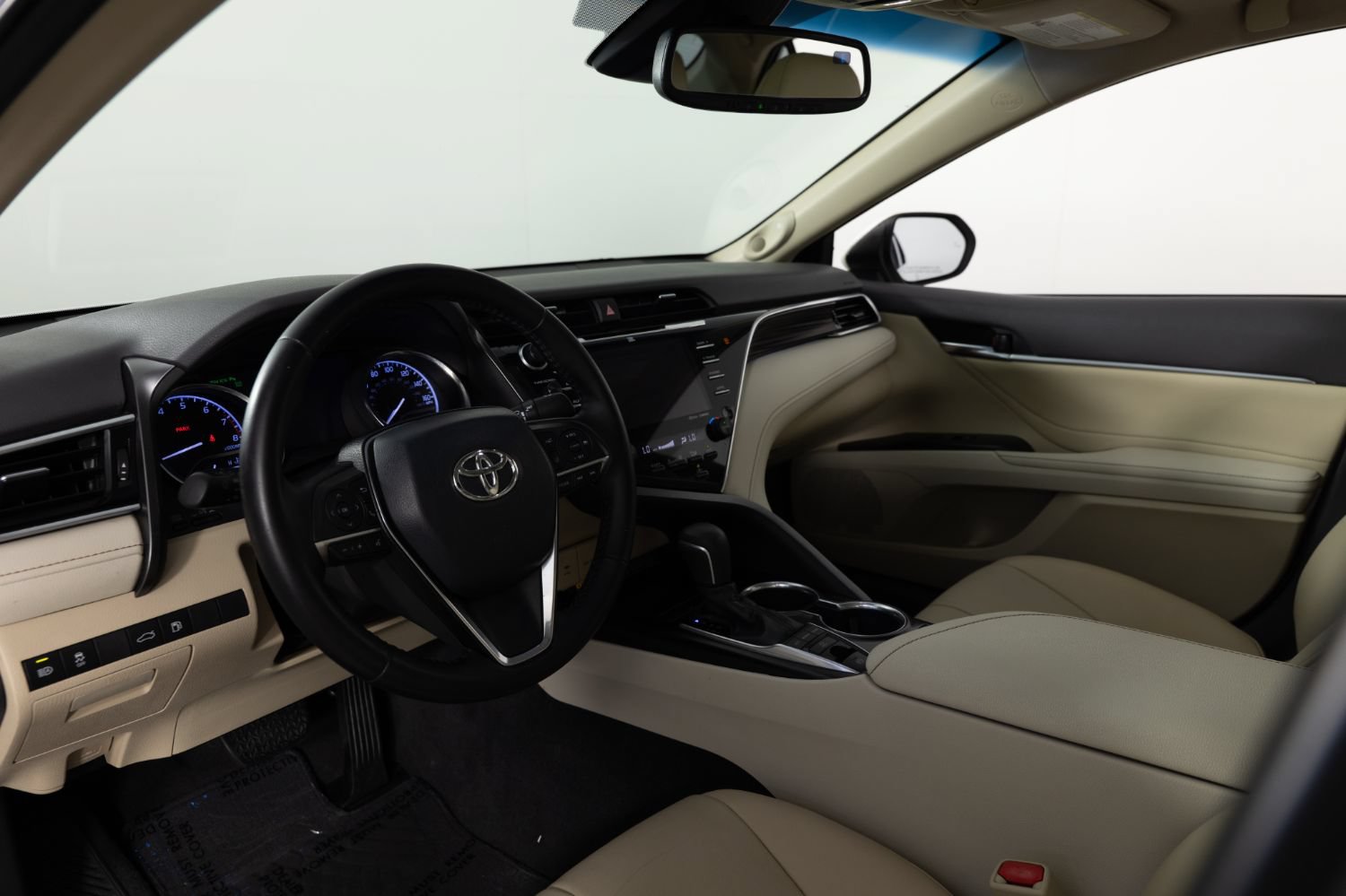 Used 2018 Toyota Camry XLE FWD image 12