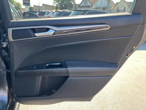 Used 2015 Ford Fusion SE w/ Equipment Group 202A FWD image 18