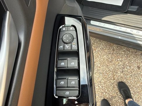 New 2026 Nissan Pathfinder Platinum w/ Accent Package AWD/4WD image 12