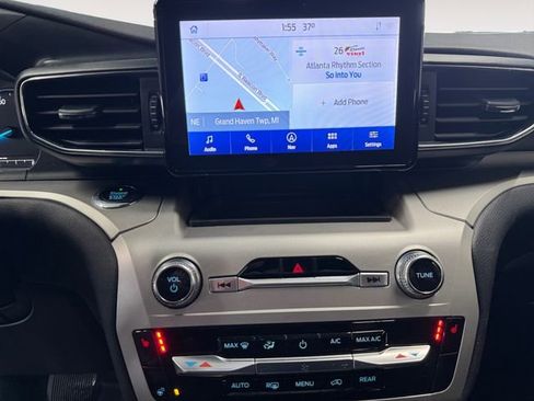 Used 2021 Ford Explorer XLT w/ Equipment Group 202A image 5