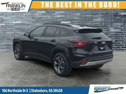 Used 2025 Chevrolet Trax LT w/ Driver Confidence Package FWD image 3