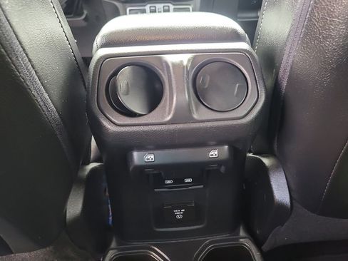 Used 2023 Jeep Gladiator Sport AWD/4WD image 17