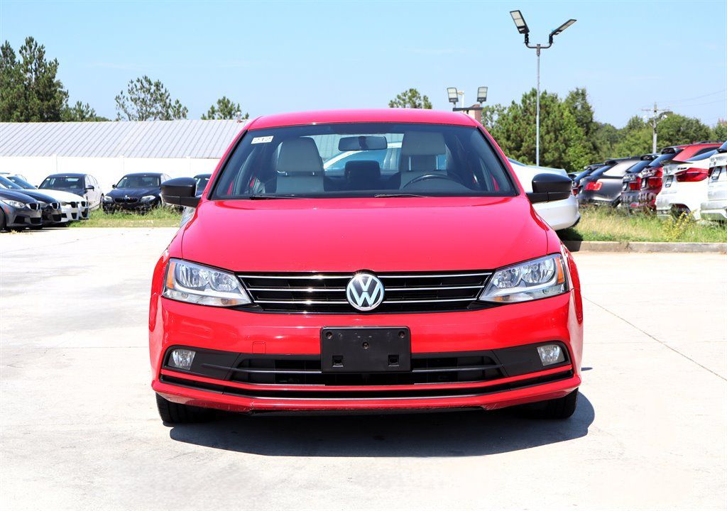 Used 2016 Volkswagen Jetta Sport FWD image 2