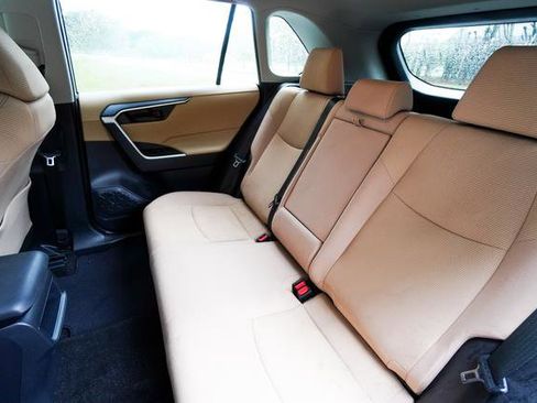 Used 2019 Toyota RAV4 LE image 34