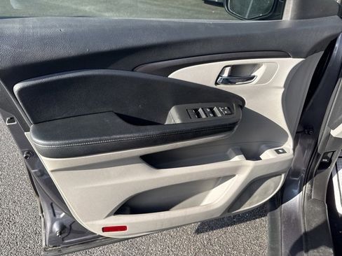 Used 2018 Honda Pilot EX image 16