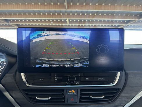 Used 2023 Nissan Altima 2.5 SV w/ SV Premium Package AWD/4WD image 14