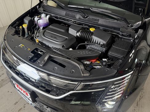 New 2027 Chrysler Pacifica Select FWD image 15
