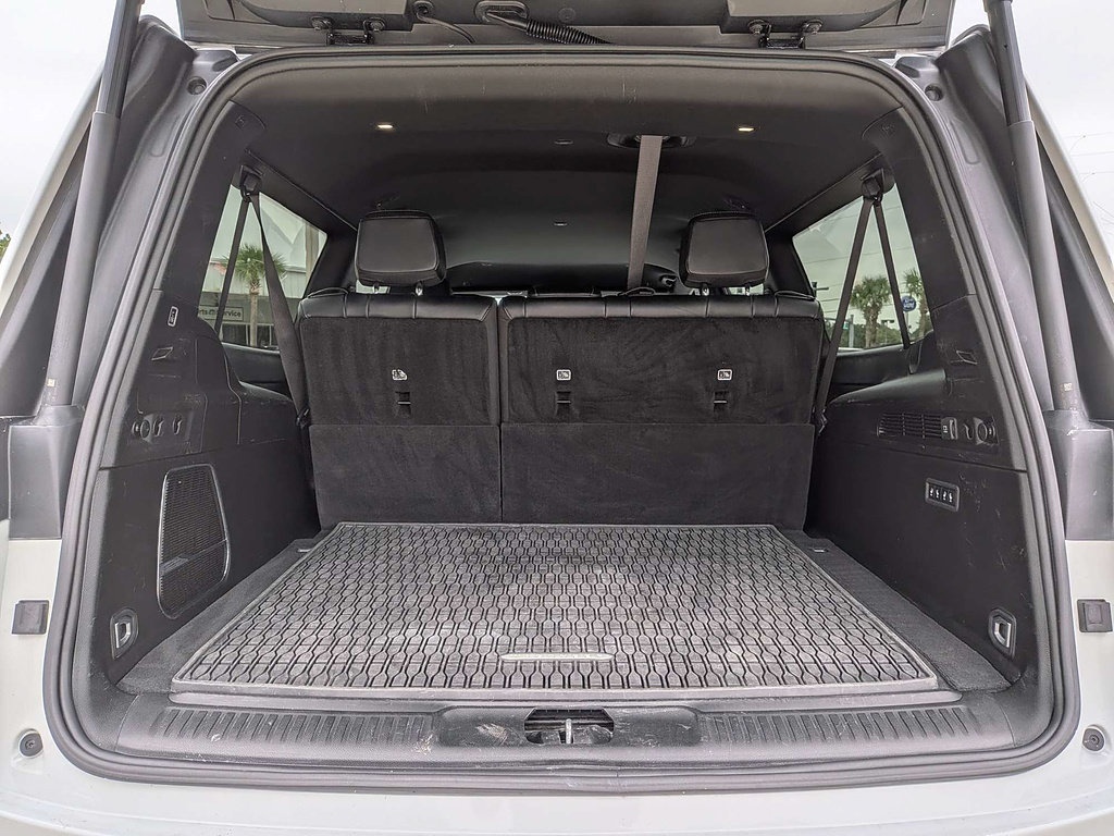Used 2024 Jeep Wagoneer L Series II w/ Flexible Seating Group RWD image 14