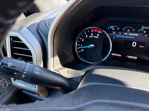 Used 2022 Ford F250 Lariat w/ Black Appearance Package image 22