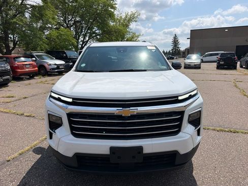 Used 2024 Chevrolet Traverse LT AWD/4WD image 2
