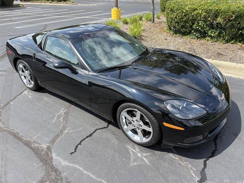 Used 2006 Chevrolet Corvette Coupe w/ Preferred Equipment Group RWD image 15